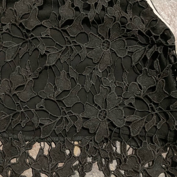 Black Sleeveless Crop Top. Size M - Picture 6 of 9